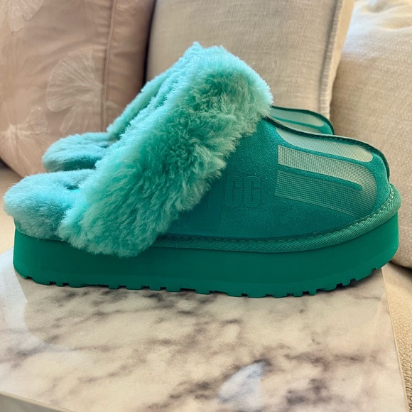 Women’s Ugg®️ Green Slipper/Slides - Picture 5 of 8